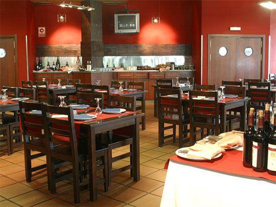 Hotel Silvota Lugo de Llanera Restoran gambar